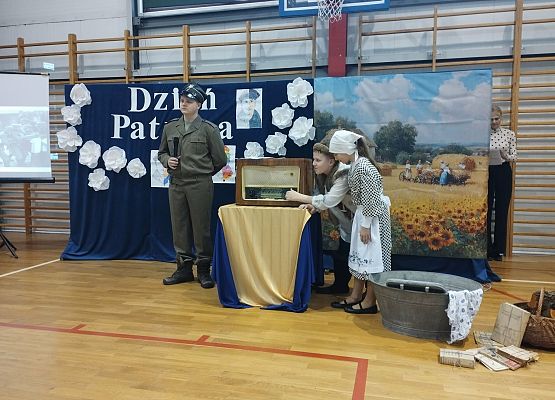 Grafika 7: Apel z okazji Dnia Patrona – wyjątkowa lekcja historii i pamięci