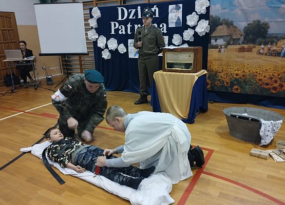 Grafika 9: Apel z okazji Dnia Patrona – wyjątkowa lekcja historii i pamięci