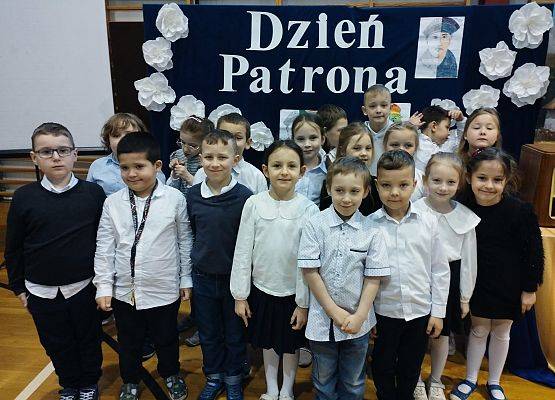 Grafika 25: Apel z okazji Dnia Patrona – wyjątkowa lekcja historii i pamięci