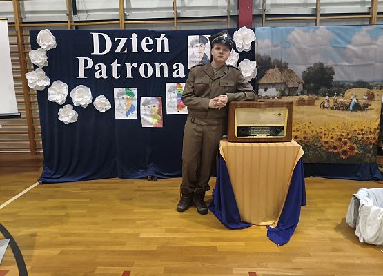 Grafika 1: Apel z okazji Dnia Patrona – wyjątkowa lekcja historii i pamięci