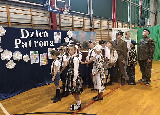 Grafika 16: Apel z okazji Dnia Patrona – wyjątkowa lekcja historii i pamięci