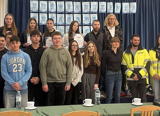 Grafika 4: Zwycięstwo Filipa Znajdka i Fabiana Dudki w konkursie doświadczeń fizycznych