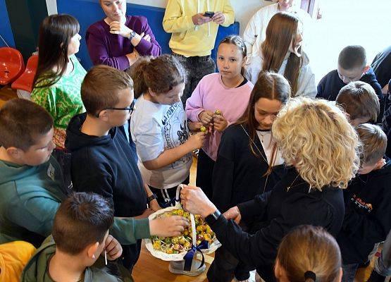 Grafika 4: Wręczenie nagród - konkurs ekologiczny „Ratuj Ziemię – Oddaj Baterie”