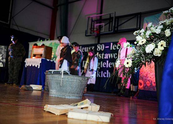 Grafika 24: Jubileusz 80-lecia Szkoły Podstawowej im. por. Witolda Dzięgielewskiego w Zaleskich
