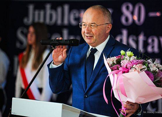 Grafika 13: Jubileusz 80-lecia Szkoły Podstawowej im. por. Witolda Dzięgielewskiego w Zaleskich