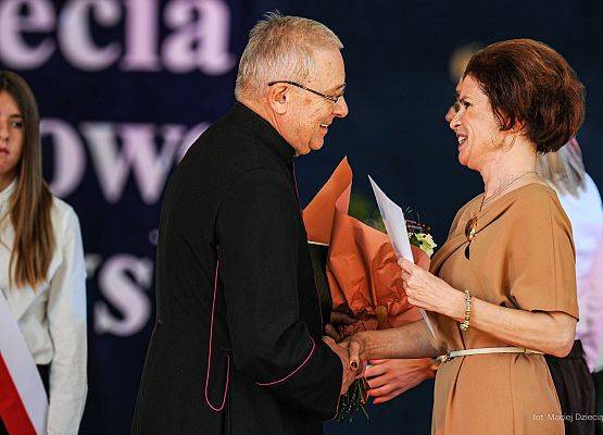 Grafika 12: Jubileusz 80-lecia Szkoły Podstawowej im. por. Witolda Dzięgielewskiego w Zaleskich