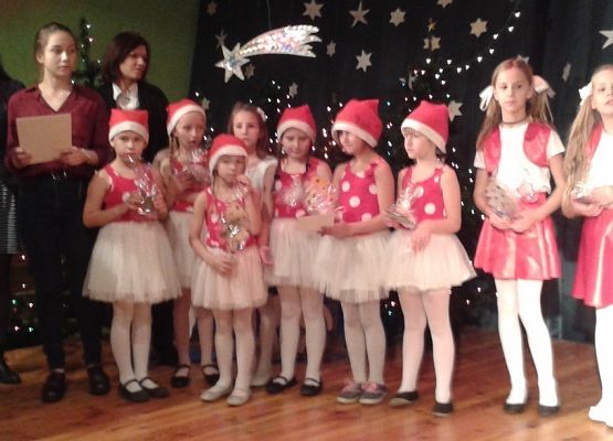 Grafika 2: „Wiolinki” i „ Mini Wiolinki” zakolędowały w Słupsku