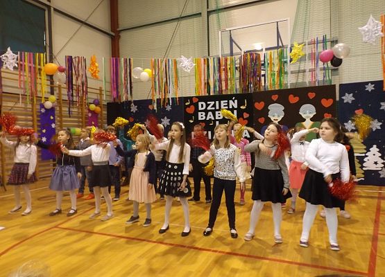 Grafika 4: NIECH OD BAŁTYKU AŻ DO TATR,  ŻYJĄ NAM BABCIE, DZIADKOWIE 100 LAT…