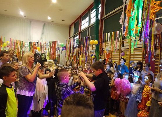 Grafika 2: Bal karnawałowy