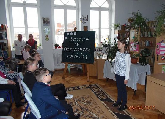 Grafika 2: Sacrum w literaturze