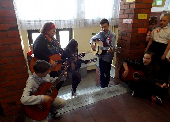 Grafika 3: Apel z okazji rocznicy uchwalenia Konstytucji 3 Maja