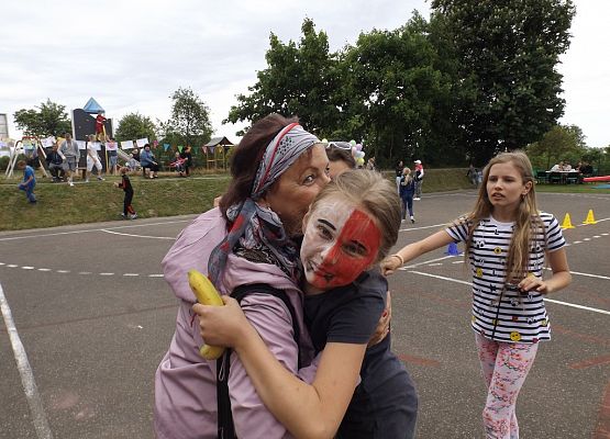 Grafika 21: W rodzinie siła