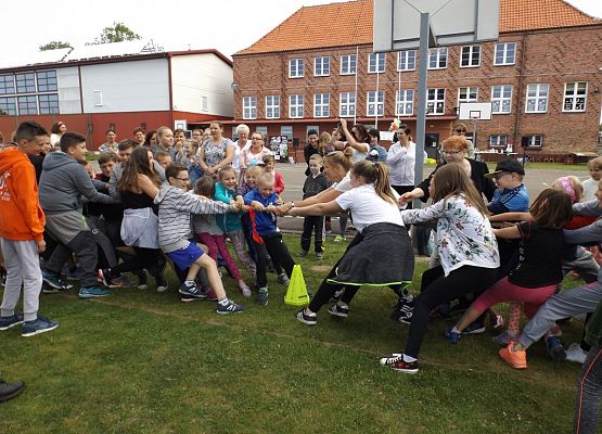 Grafika 1: W rodzinie siła