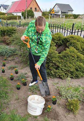 Grafika 2: Akcja " Odpad zdasz, drzewko masz!"