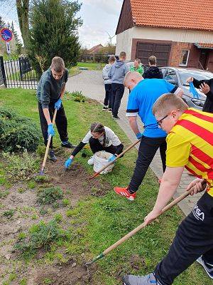 Grafika 3: Akcja " Odpad zdasz, drzewko masz!"