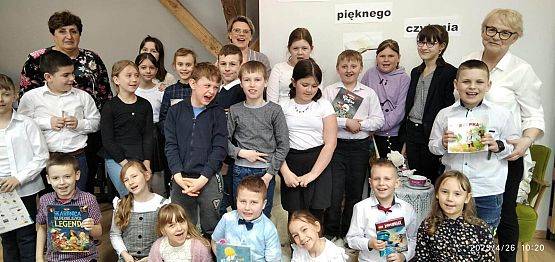 Grafika 1:  " Kto czyta, żyje podwójnie’’