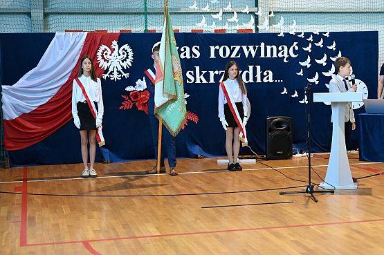 Grafika 1: Żegnaj, szkoło! Czas na wakacje!