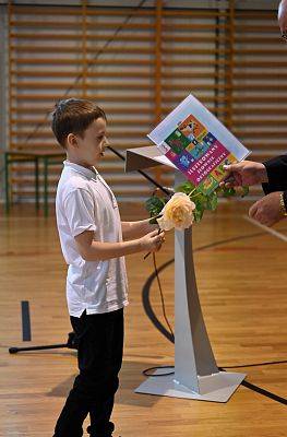 Grafika 13: Żegnaj, szkoło! Czas na wakacje!