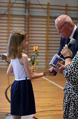 Grafika 14: Żegnaj, szkoło! Czas na wakacje!