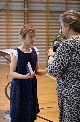 Grafika 15: Żegnaj, szkoło! Czas na wakacje!