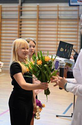 Grafika 18: Żegnaj, szkoło! Czas na wakacje!