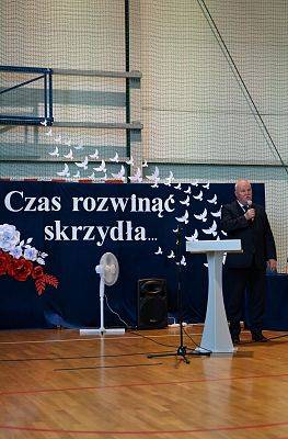 Grafika 2: Żegnaj, szkoło! Czas na wakacje!