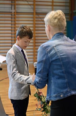 Grafika 19: Żegnaj, szkoło! Czas na wakacje!