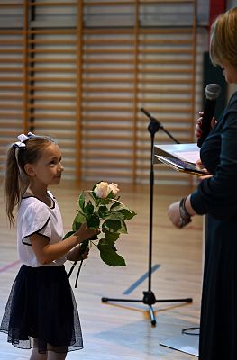 Grafika 9: Żegnaj, szkoło! Czas na wakacje!