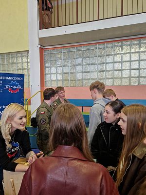 Grafika 3: Ósmoklasiści na VII Targach Edukacyjnych w Postominie