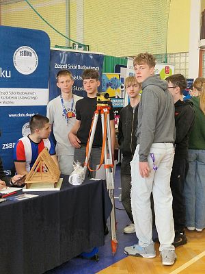 Grafika 7: Ósmoklasiści na VII Targach Edukacyjnych w Postominie