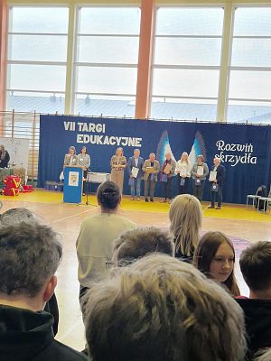 Grafika 1: Ósmoklasiści na VII Targach Edukacyjnych w Postominie