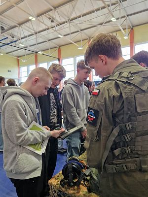 Grafika 5: Ósmoklasiści na VII Targach Edukacyjnych w Postominie