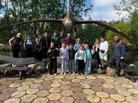 Grafika 20: Klasa IV w świecie dinozaurów!
